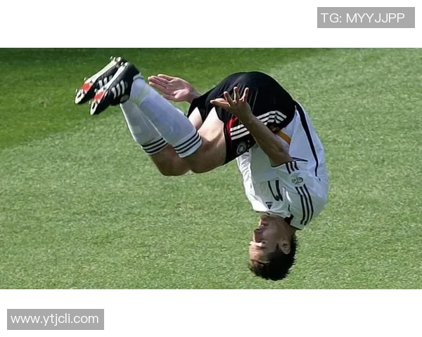 克洛泽的足球传奇之路：从天才少年到世界杯英雄的辉煌历程